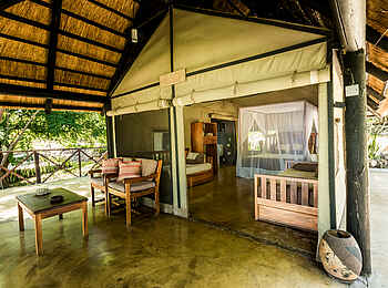 Blue Zebra Island Lodge: Terrasse des Lake Safari Zelts