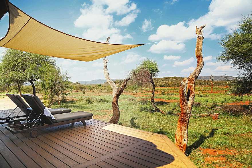 Madikwe Hills Private Game Lodge: Ausblick vom privaten Deck einer Suite Madikwe Hills Private Game Lodge: Ausblick vom privaten Deck einer Suite