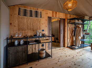 Magashi Camp: Bademantel und Handtücher liegen bereit