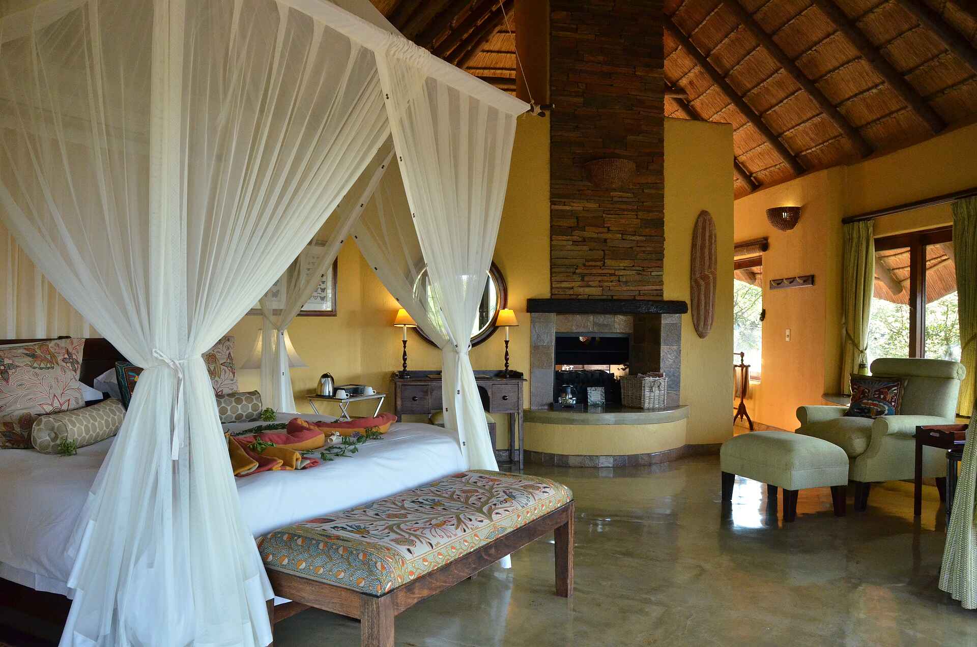 Big 5, Lodge, Luxus-Lodge, Madikwe, Madikwe Game Reserve, Motswiri Private Safari Lodge, Safari, Südafrika, Villas, Bush-Villa, Schlafzimmer, Afrikarma, Afrikarma Safaris, Afrikarma Safaris - Wildnis. Hautnah., Afrikarma.de