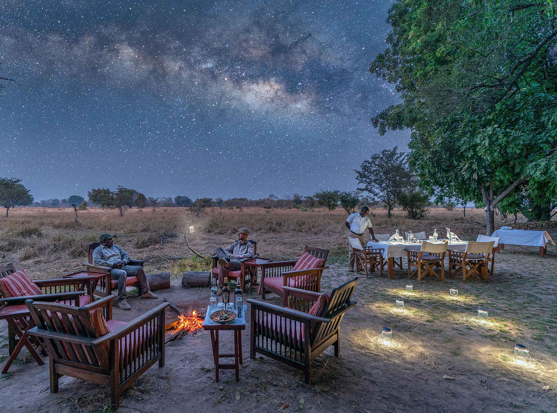 Time + Tide Luwi: Lagerfeuerplatz und Dinner bei Nacht