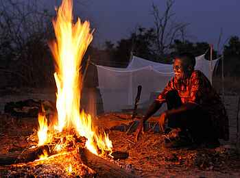 Kaingo Camp: Camp-Out am Lagerfeuer