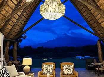 Laba Mama Simba: Die Lounge am Abend Laba Mama Simba: Die Lounge am Abend