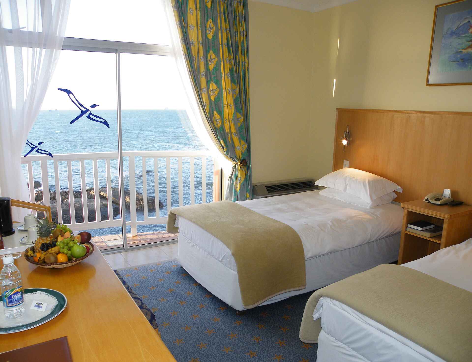 Einzelbett, Gästezimmer, Küste, Lüderitz, Lüderitz Nest Hotel, afrikarma, afrikarma Safaris, afrikarma.de