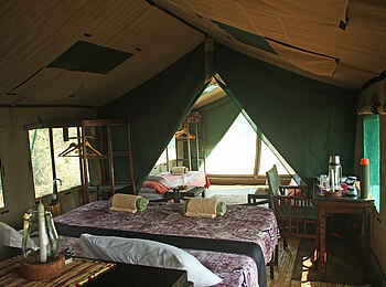 Mdonya Old River Camp: Doppelbett im Familienzelt