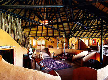 Okonjima Bush Camp: Loungebereich mit Rezeption