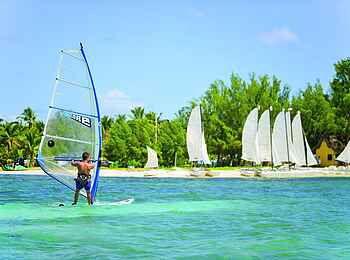 Paradis Beachcomber Golf Resort and Spa: Beim Windsurfen Paradis Beachcomber Golf Resort and Spa: Beim Windsurfen