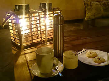 Five Volcanoes Boutique Hotel: Tee in der Lounge