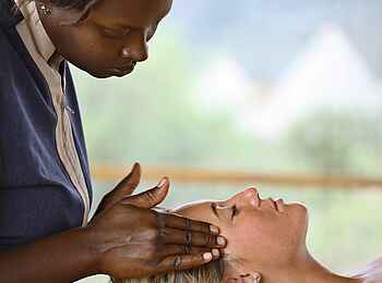 Mara Bushtops: Schläfenmassage