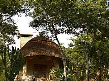 Musangano Lodge: Chalet von außen