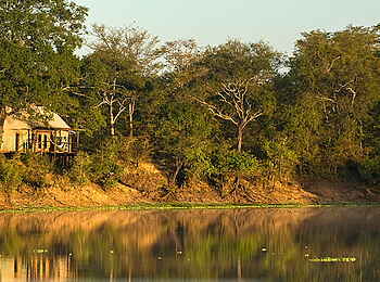 Chindeni Bushcamp: Gästezelt an der Lagune Chindeni Bushcamp: Gästezelt an der Lagune