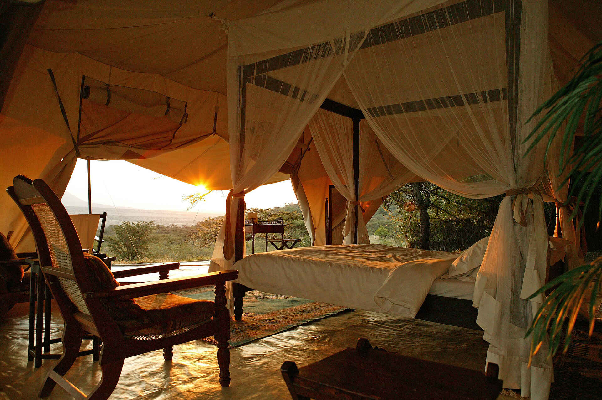 1920, Altmodisch, Cheli & Peacock, Cheli and Peacock, Cheli und Peacock, Cottar, Cottar Family, Cottar's, Cottar's Conservation, Cottar's Safari, Cottar's Safari Service, Eastern Africa, Exklusiv, Fauna, Glen Cottar, Golden Era, Institution, Kenia, Kenya, Kolonialzeit, Loliondo, Luxus, Maasai Mara, Masai Mara, Massai Mara, Menya, Olderikesi Group Ranch, Ostafrika, Private House, Privathaus, Privatsphäre, Reise, Reiseveranstalter, Safari, Serengeti, Tiere, Tradition, tradtional, Urlaub, Gäste, Gästegebäude, Gästezelt, Guest Tent, Morgen, Sonnenaufgang, Cottars