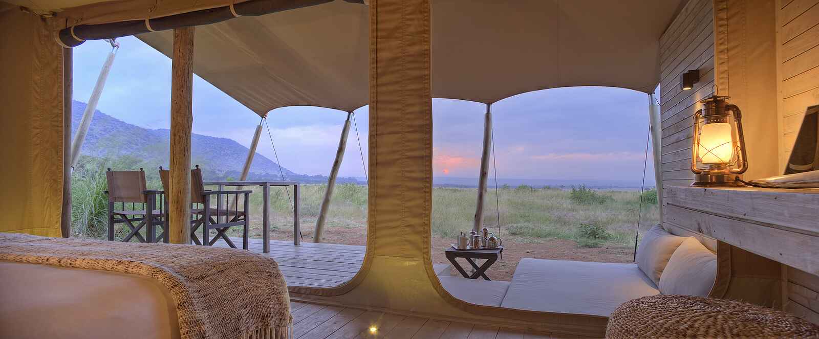 Kichwa Tembo Tented Camp: Blick aus Superior-Schlafzimmer Kichwa Tembo Tented Camp: Blick aus Superior-Schlafzimmer