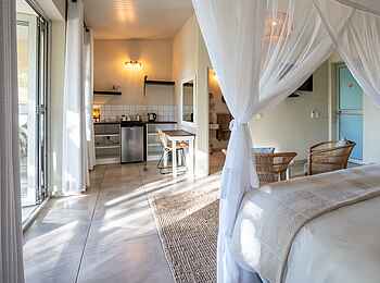 Maun Waterfront Guesthouse: Minibar im Zimmer Maun Waterfront Guesthouse: Minibar im Zimmer