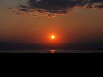 Maweninga Camp: Sonnenuntergang über Lake Burungi