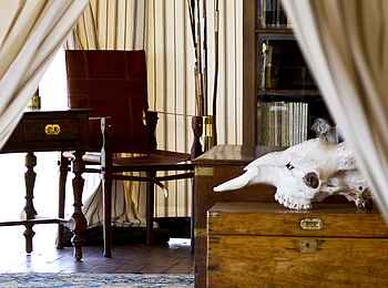 San Camp: Sanwaffen in der Lounge