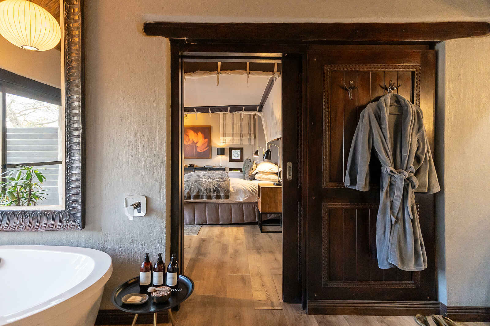 Simbambili Game Lodge: Simbambili Waterhole Suite - Bad Simbambili Game Lodge: Simbambili Waterhole Suite - Bad