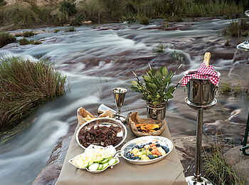 Camp Ndlovu: Dinner am Fluss Camp Ndlovu: Dinner am Fluss
