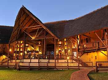 David Livingstone Safari Lodge: Abendstimmung am Haupthaus David Livingstone Safari Lodge: Abendstimmung am Haupthaus