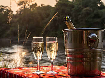 Entim Masai Mara: Sekt zum Sundowner