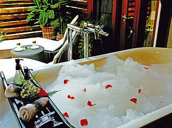 Arusha Coffee Lodge: Schaumbad