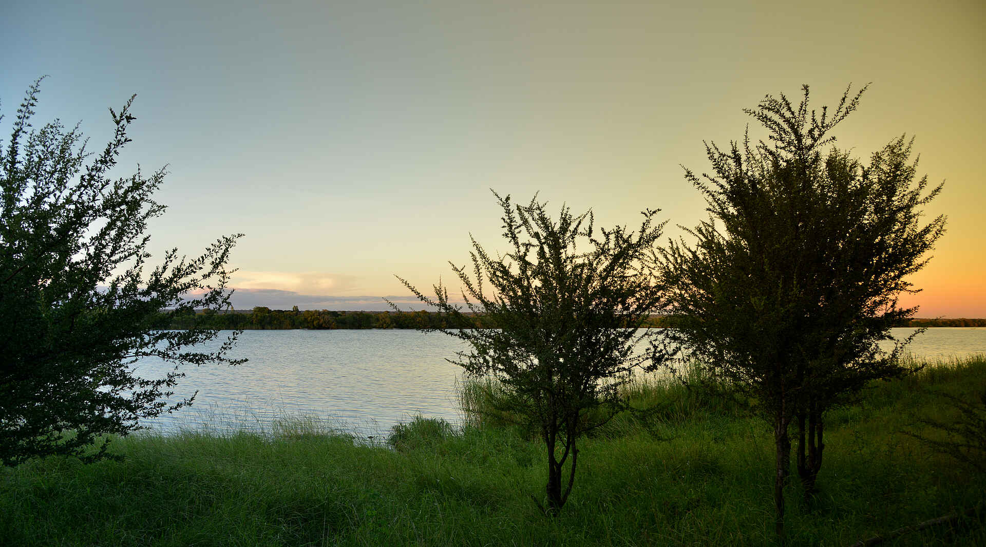 adam young, africa, afrika, Bakwena, bilder, buchen, buchung, Chobe, Chobe Bakwena, Chobe Bakwena Lodge, Chobe National Park, Chobe Nationalpark, Chobe River, information, jenny young, Kazangula, Nachhaltigkeit, Nordbotswana, northern botsuana, Ökologie, reise, reisen, southern africa, südliches afrika, Umweltschutz, urlaub, wasseraktivitäten, ausblick, aussicht, deck, fluss, landschaft, main area, main building, veranda, wasser