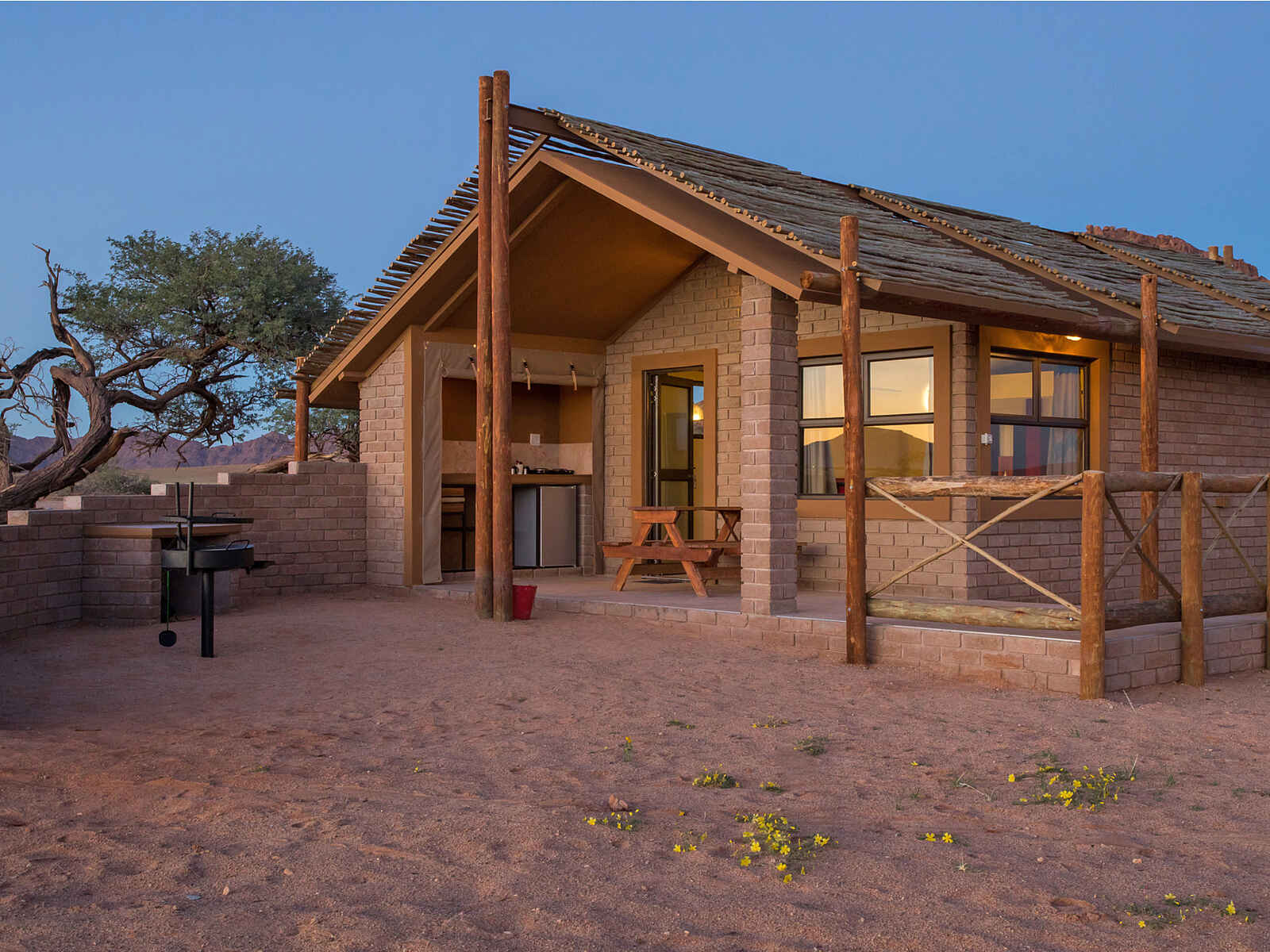 Desert Camp: Unterkunft mit Terrasse und Patio mit Grill Desert Camp: Unterkunft mit Terrasse und Patio mit Grill