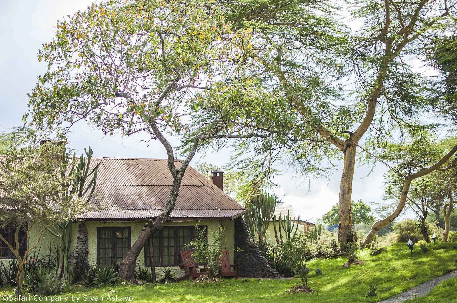 Hatari Lodge: Gästeunterkunft von außen Hatari Lodge: Gästeunterkunft von außen