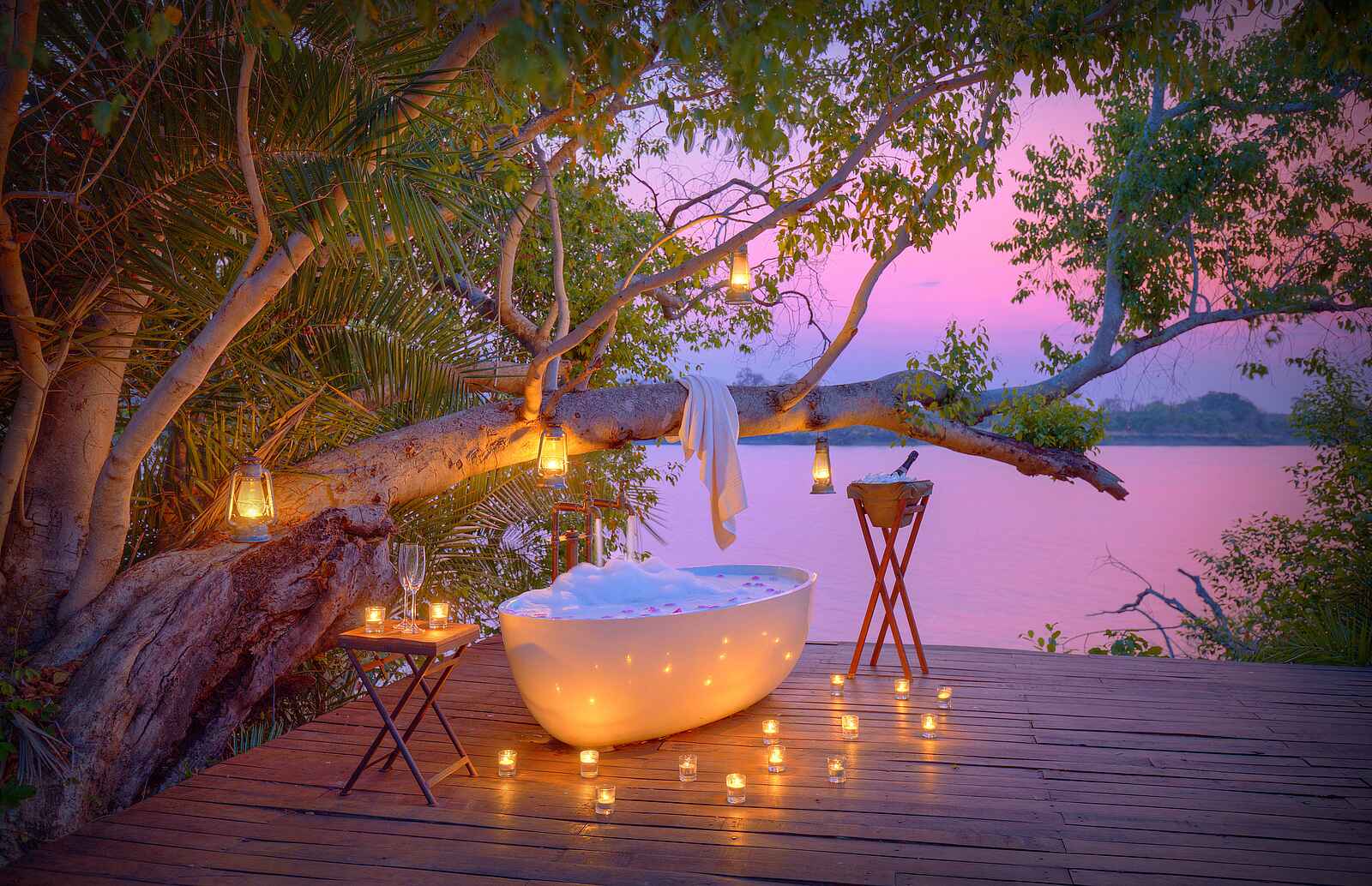 Ila Safari Lodge: Badewanne auf der Terrasse Ila Safari Lodge: Badewanne auf der Terrasse