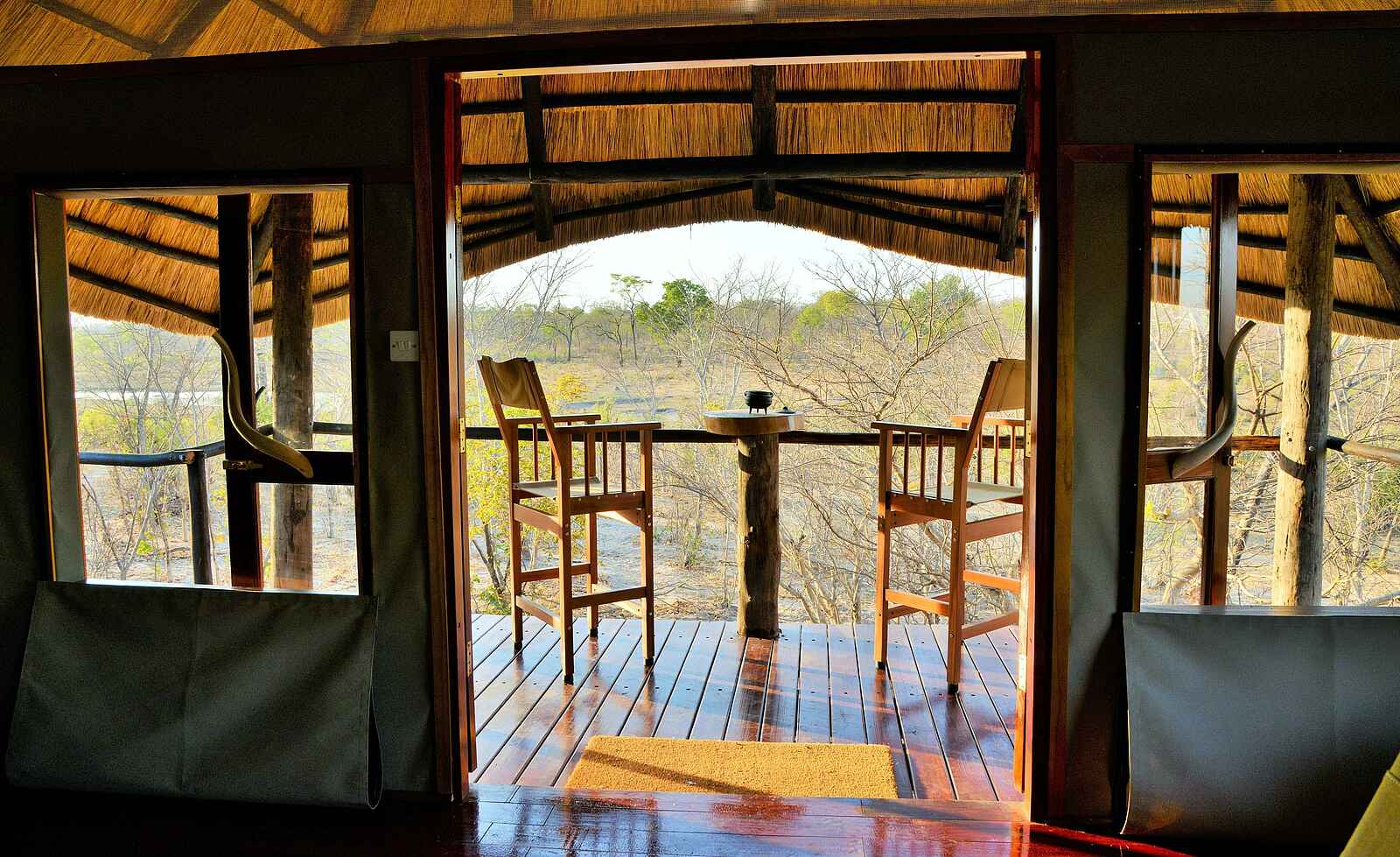 Khulu Bush Camp: Luxury Suite Terrasse Khulu Bush Camp: Luxury Suite Terrasse