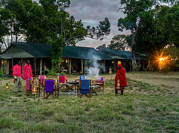 Lemala Mara Tented Camp: Lagerfeuer im Camp Lemala Mara Tented Camp: Lagerfeuer im Camp
