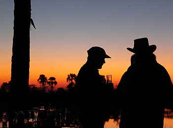Macatoo Camp: Bar im Sonnenuntergang
