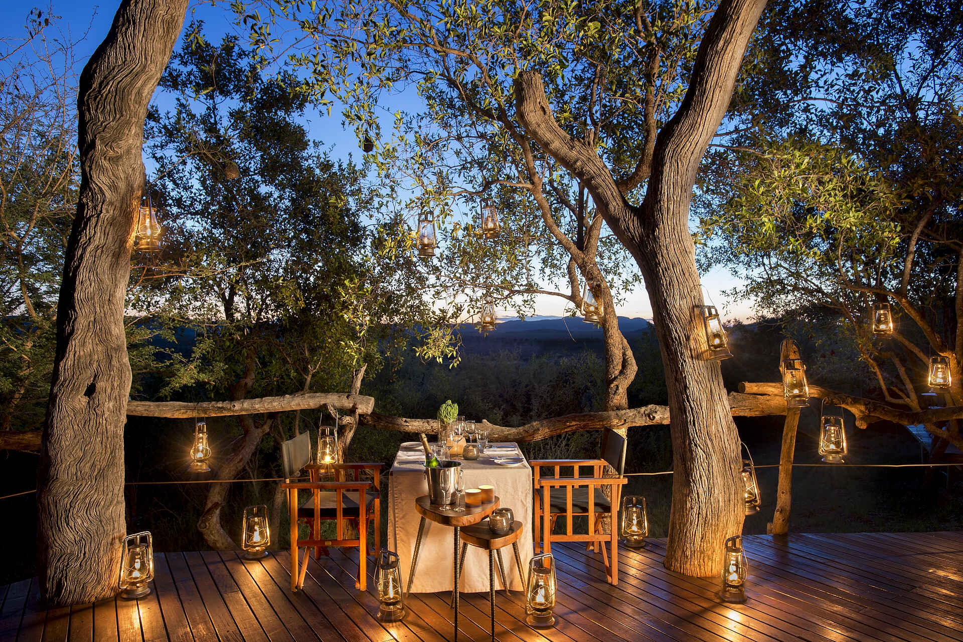 Madikwe Safari Lodge Dithaba: Romantisches Dinner auf der Terrasse