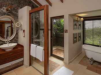 Ngorongoro O'ldeani Mountain Lodge: Badezimmer