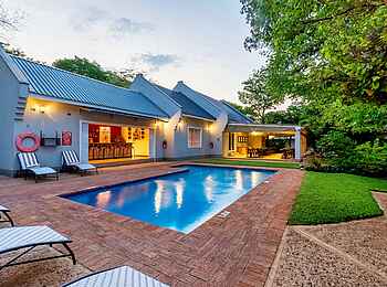 PheZulu Guest Lodge: Der Pool