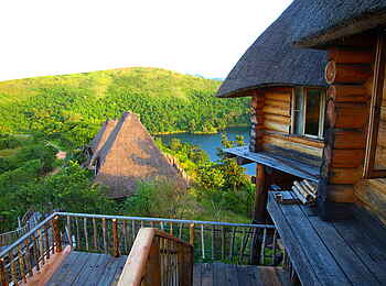 Kyaninga Lodge: Ecke des Hauptgebäudes Kyaninga Lodge: Ecke des Hauptgebäudes