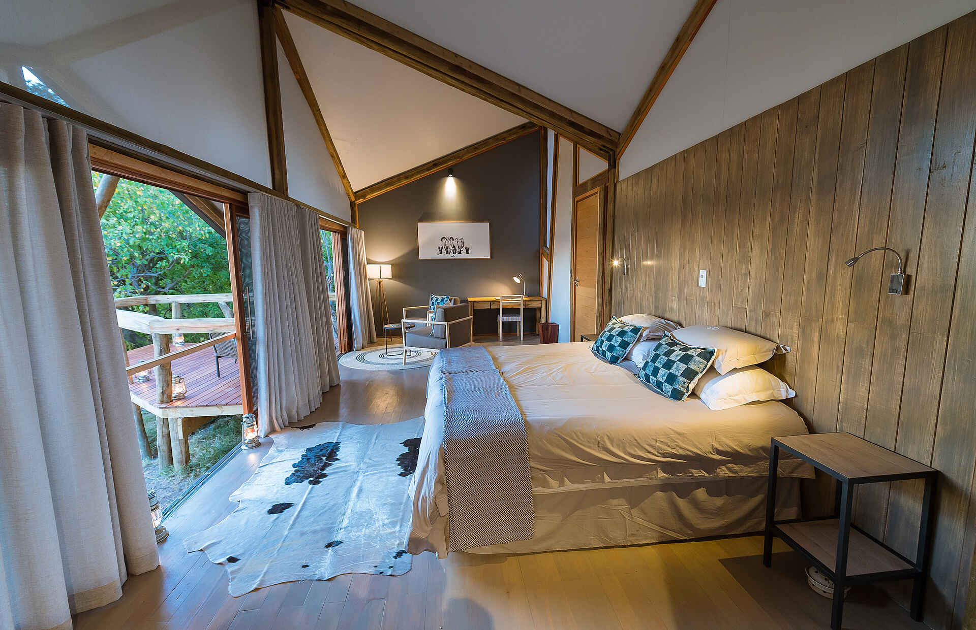 Splash Camp: Gästebetten mit Holzdeck