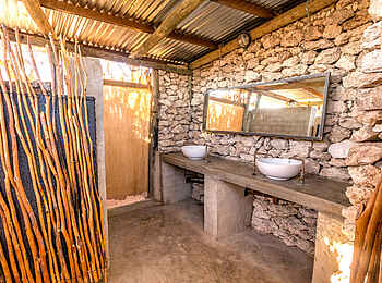 Taleni Etosha Village: Bad für Campinggäste Taleni Etosha Village: Bad für Campinggäste