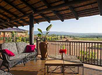 Farmhouse Valley Lodge: Veranda mit Aussicht