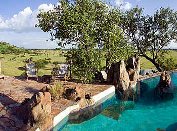 Grumeti Hills Camp: Liegestühle am Pool