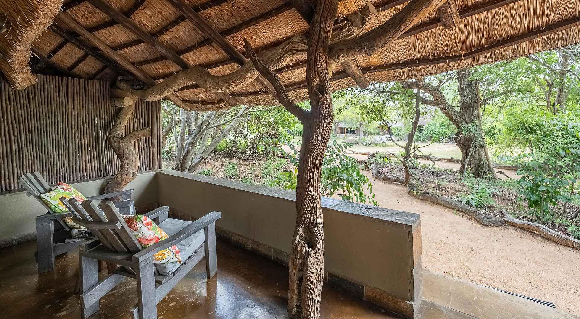 Kambaku Safari Lodge: Twin Chalet Terrasse