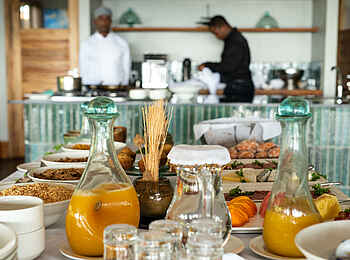 Lemala Mpingo Ridge Lodge: Frühstücksbuffet Lemala Mpingo Ridge Lodge: Frühstücksbuffet