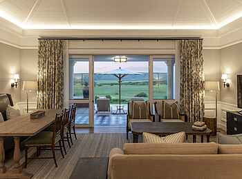 Long Lee Manor Lodge: Family Suite Lounge Long Lee Manor Lodge: Family Suite Lounge