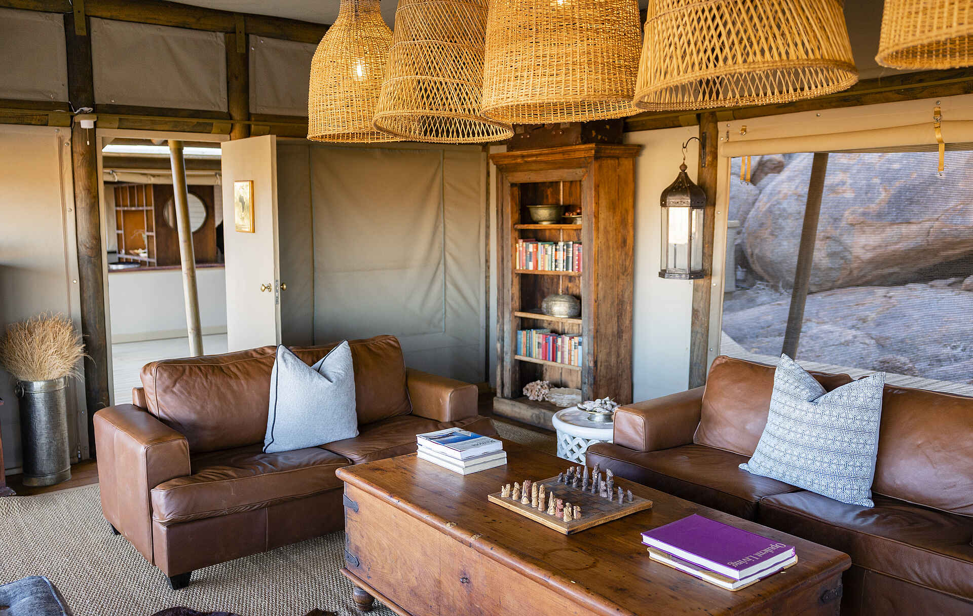 Wolwedans Boulders Camp: In der Lounge