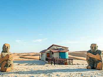 Desert Breeze Lodge: Monolithische Skulpturen Desert Breeze Lodge: Monolithische Skulpturen