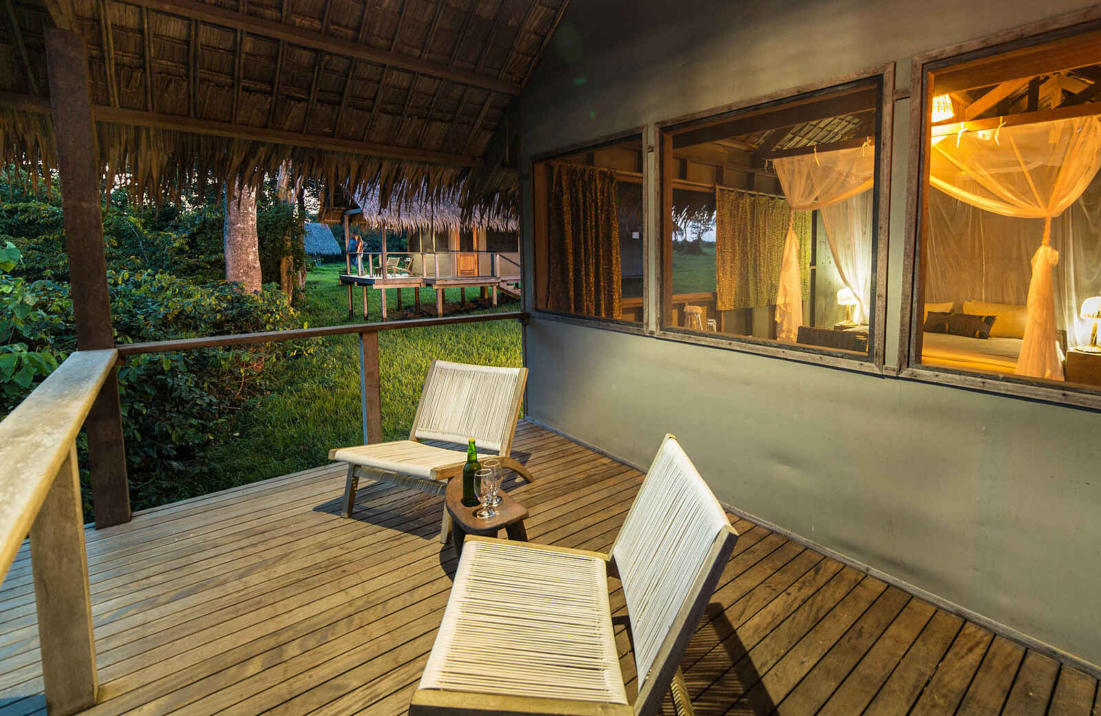 Mboko Camp: Außenansicht der privaten Veranda Mboko Camp: Außenansicht der privaten Veranda