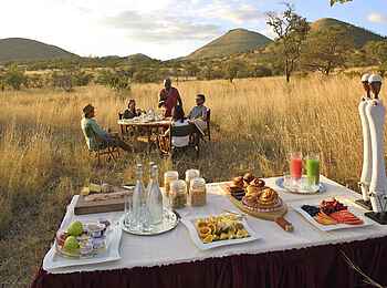 Finch Hattons: Dinner im Busch Finch Hattons: Dinner im Busch