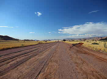 Hoodia Desert Lodge: Landstraße