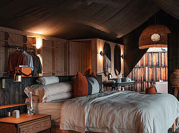 Kiri Camp: Ein Doppelbett Kiri Camp: Ein Doppelbett