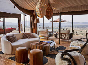 Laba Grumeti Art Lodge: Der Zentralbereich mit Blick über die Serengeti